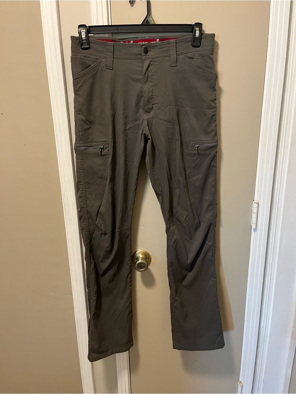 Wrangler Men's Stretch Cargo Chinos in Brown